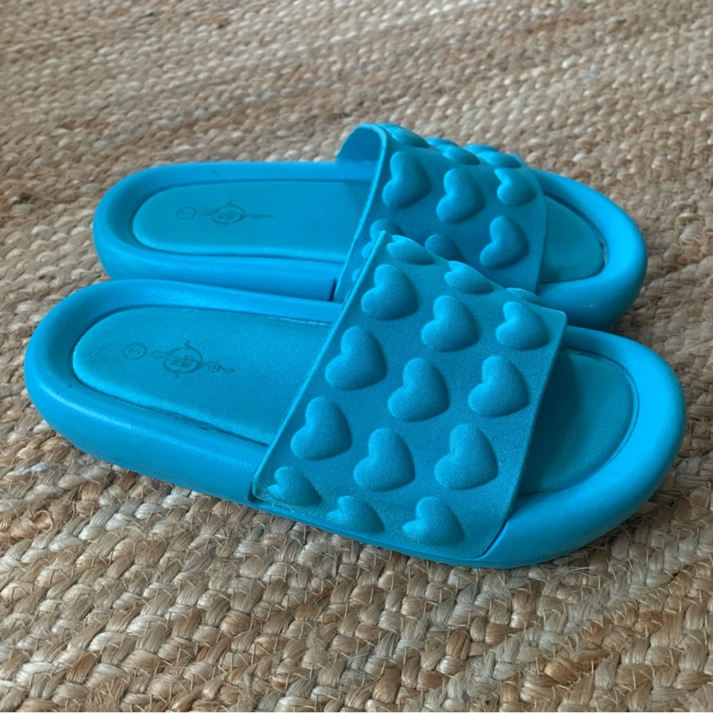 Blue Heart Pattern Slides - Picture 5 of 6